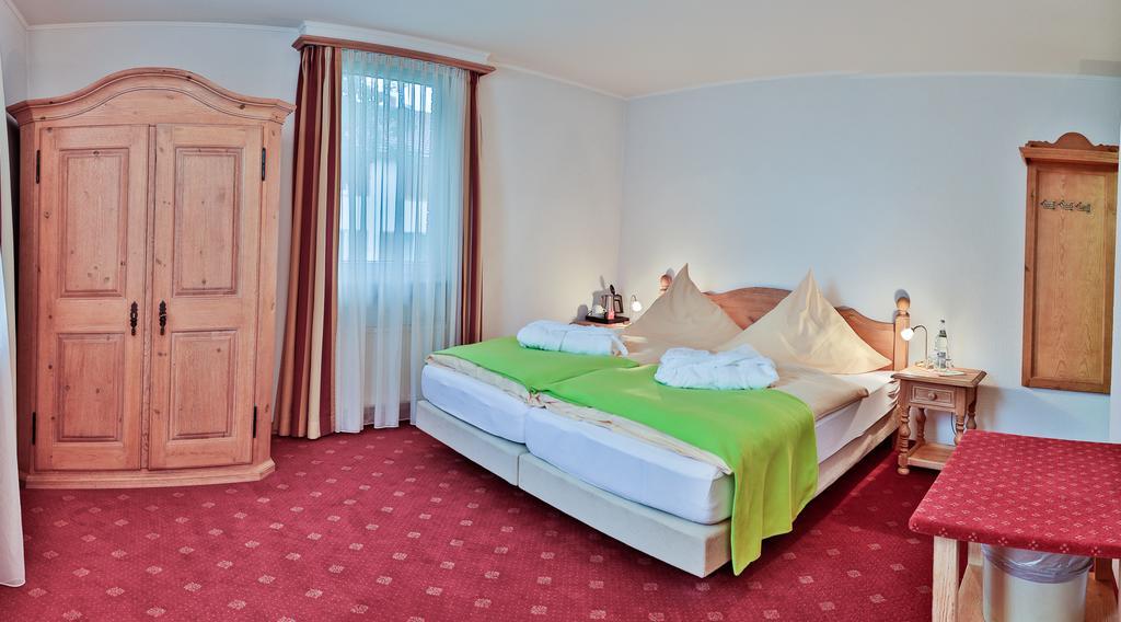 Hotel Zur Eisenbahn Renningen Eksteriør billede