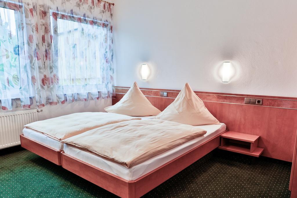 Hotel Zur Eisenbahn Renningen Eksteriør billede