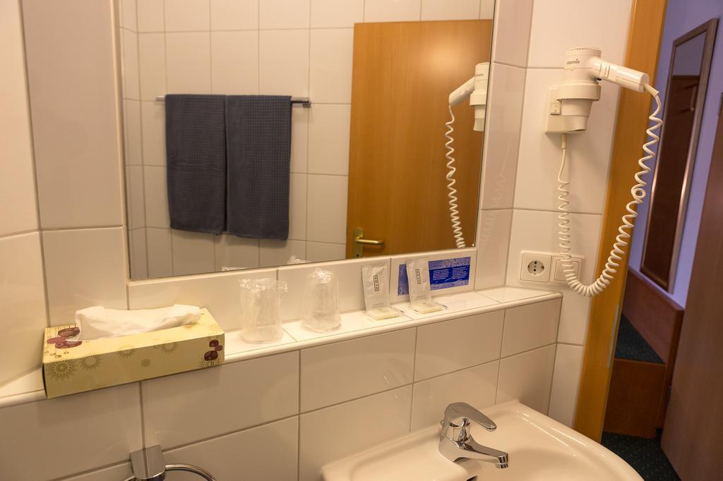 Hotel Zur Eisenbahn Renningen Eksteriør billede