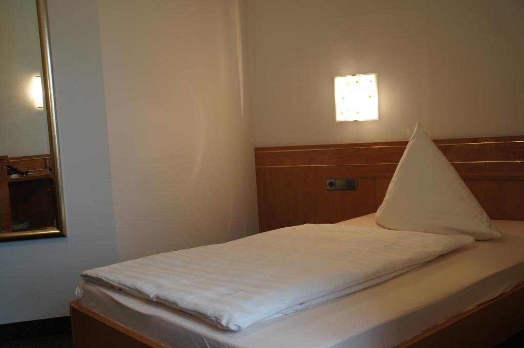Hotel Zur Eisenbahn Renningen Eksteriør billede