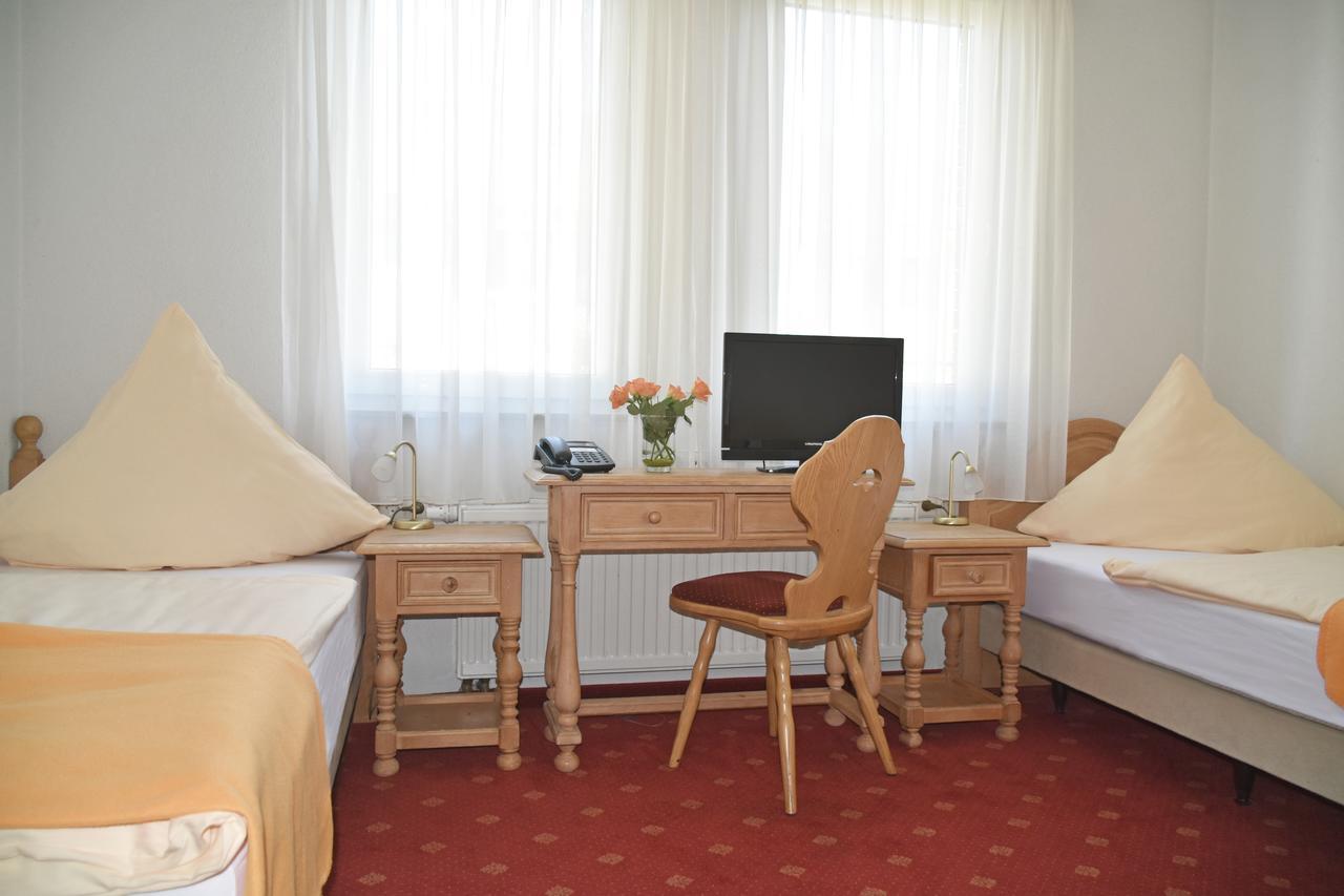 Hotel Zur Eisenbahn Renningen Eksteriør billede